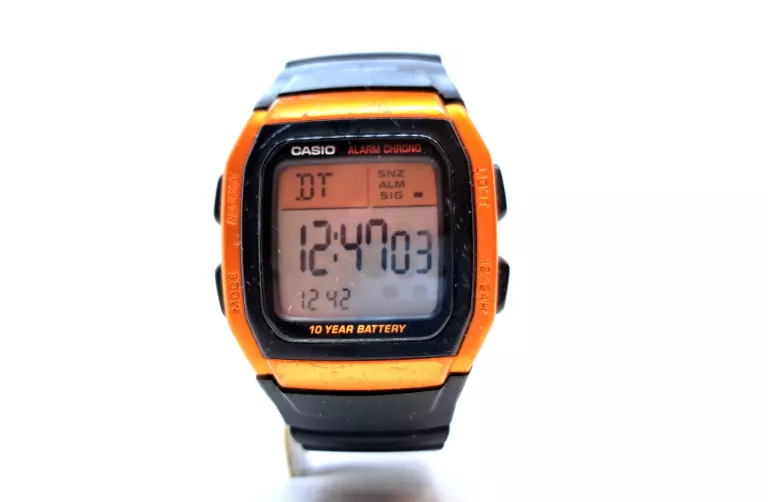 ZEGAREK CASIO 3239 POMARAŃCZOWO CZARNY ELEKTRONICZNY
