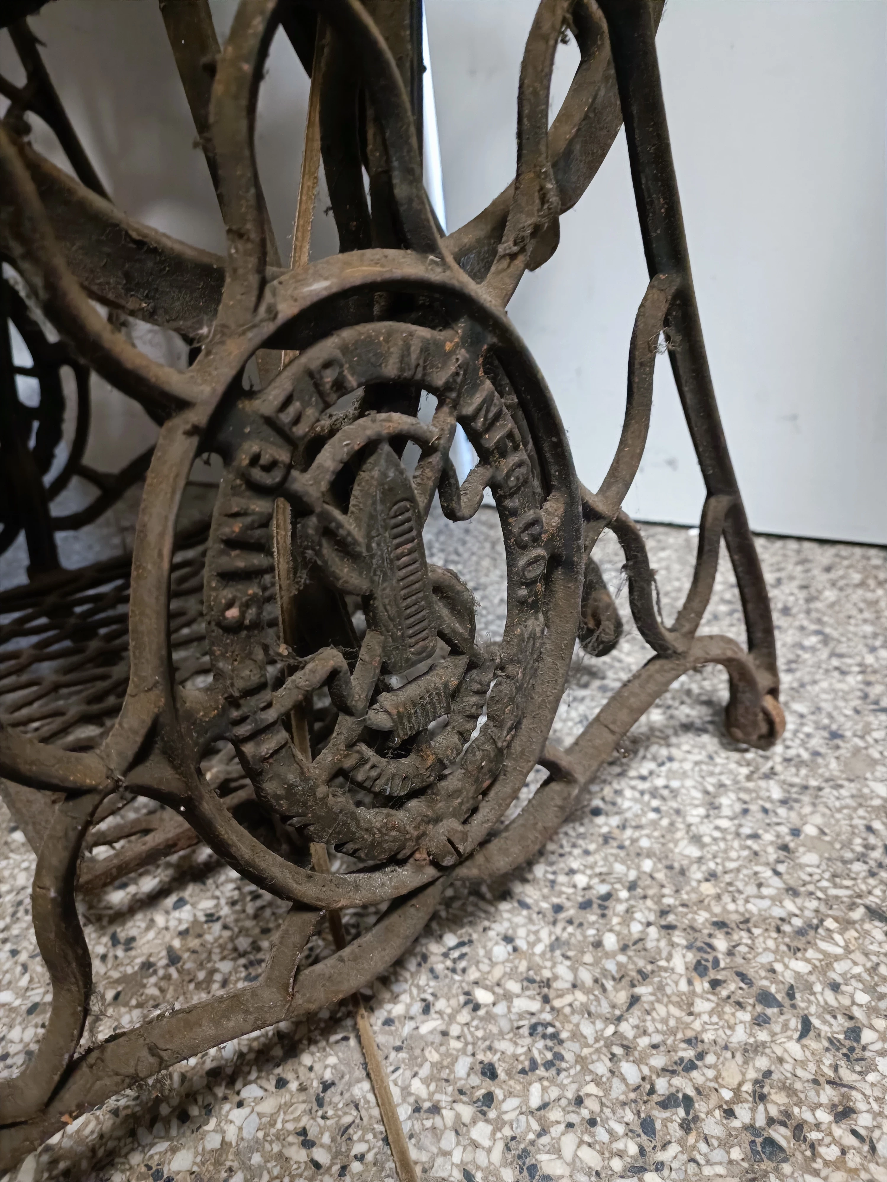 maszyna-do-szycia-singer-ze-stolem-bronowicka-80-krakow