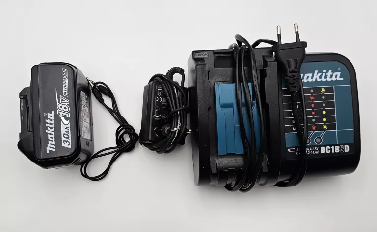 RADIO BUDOWLANE MAKITA BMR102 + ZASILACZ + ŁADOWARKA + AKU + ANTENA