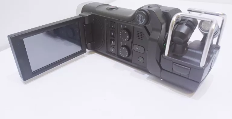 WIDEOREJESTRATOR ZOOM Q8 HANDY VIDEO RECORDER HD (LIVE STREAMING)