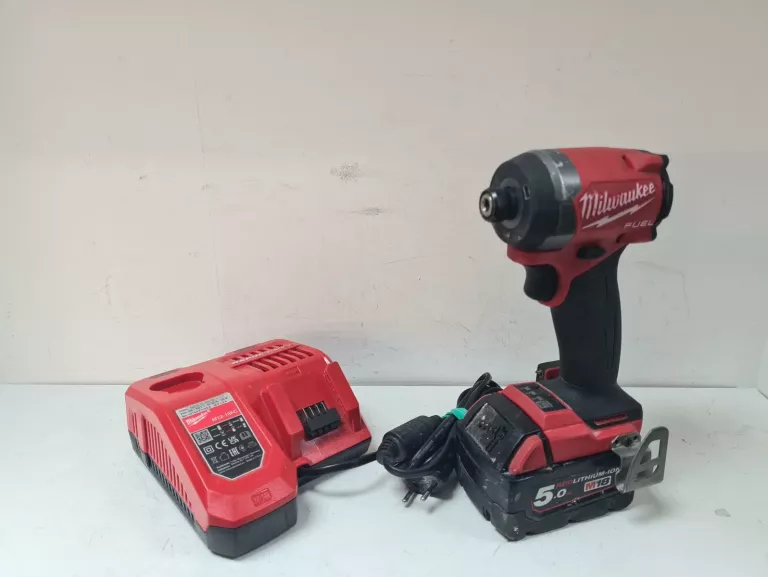 ZAKRĘTARKA UDAROWA MILWAUKEE M18 FID3 + AKU I ŁADOWARKA