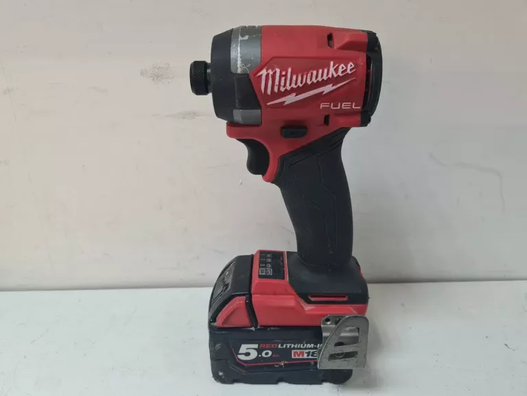 ZAKRĘTARKA UDAROWA MILWAUKEE M18 FID3 + AKU I ŁADOWARKA