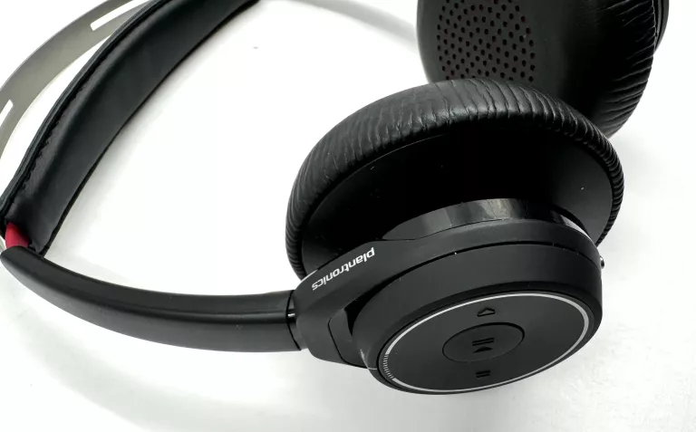 PLANTRONICS VOYAGER FOCUS B825-M + KABEL MICROUSB + ETUI