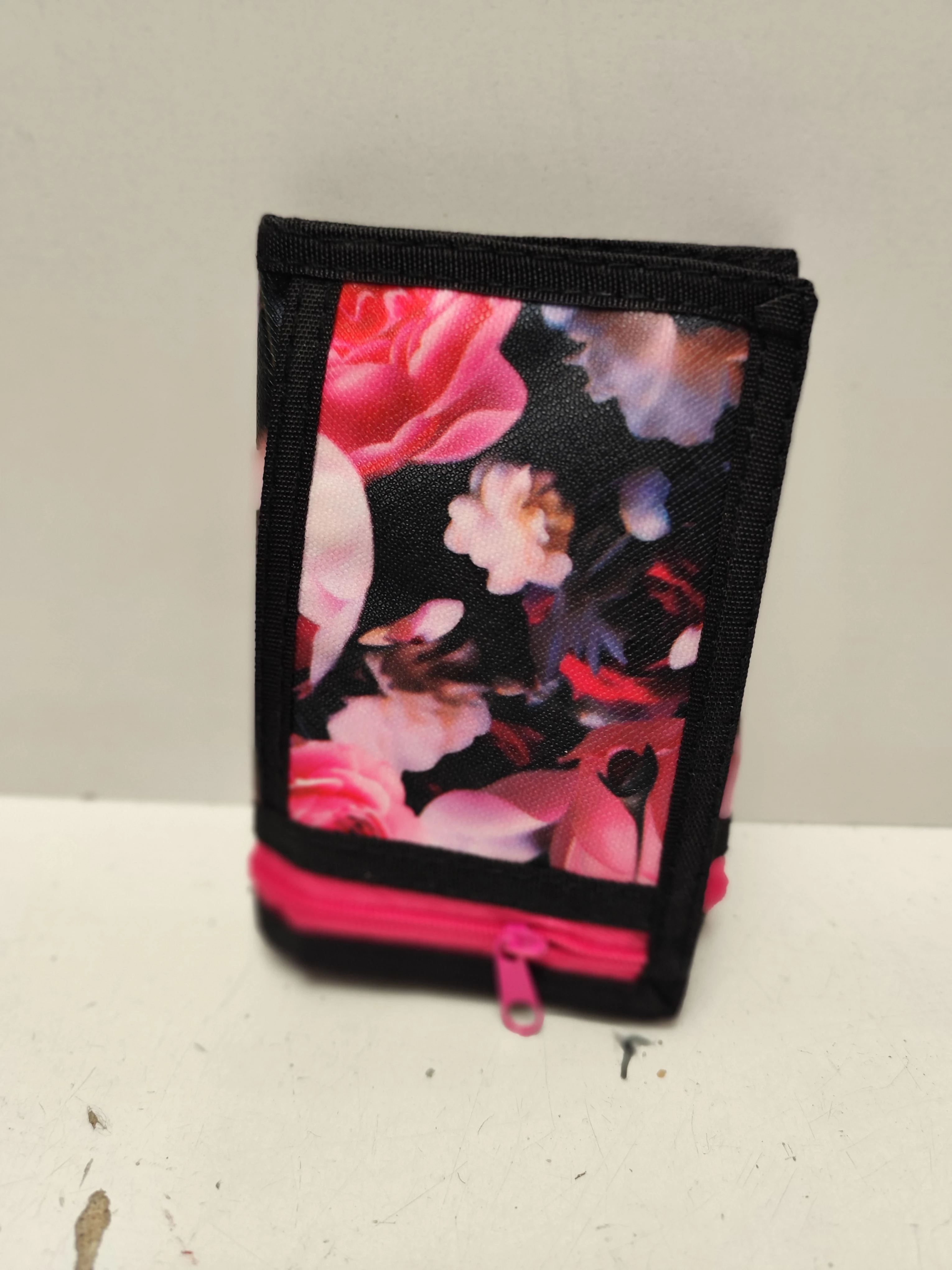 portfel-materialowy-rozowe-kwiaty-osiedle-teatralne-3u15-krakow