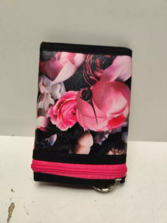 portfel-materialowy-rozowe-kwiaty-material-dominujacy-203885-218309