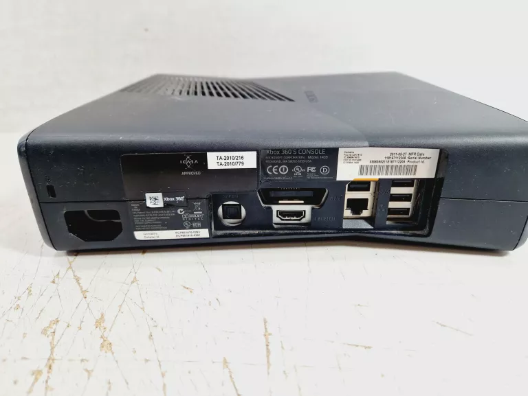 KONSOLA MICROSOFT XBOX 360 SLIM | 4GB | PAD | KINECT | 2 GRY ! ! OPIS ! !