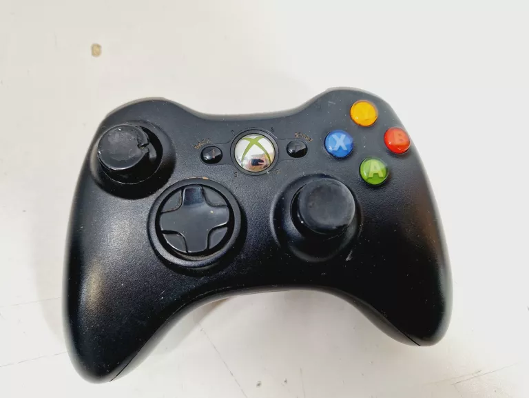 KONSOLA MICROSOFT XBOX 360 SLIM | 4GB | PAD | KINECT | 2 GRY ! ! OPIS ! !