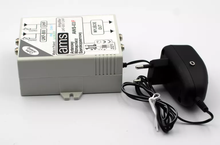 WZMACNIACZ ANTENOWY WEWNĘTRZNY Z ZASILACZEM AWS-03F
