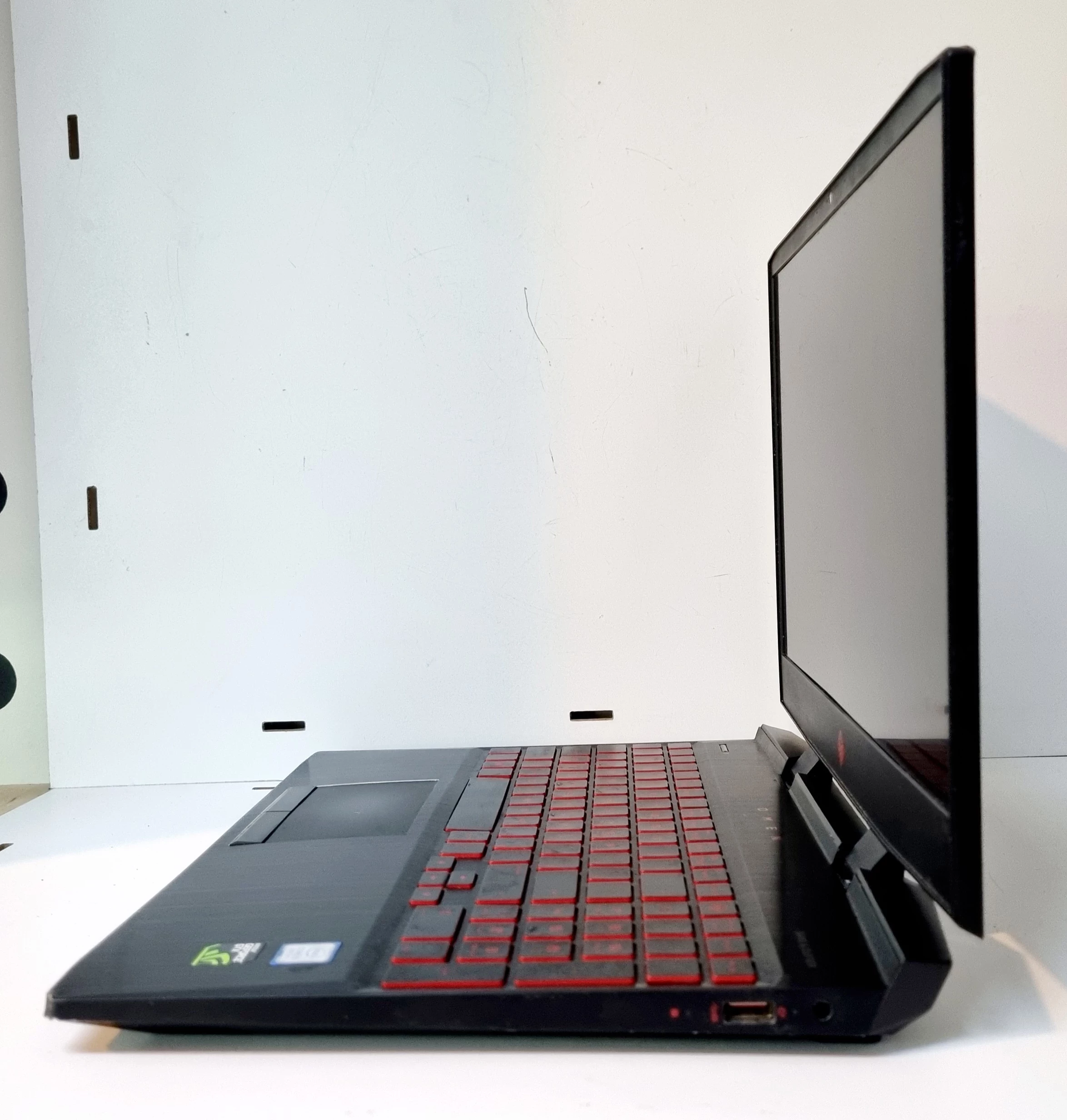 laptop-hp-omen-gtx1050-intel-core-i5-8300h-230-ghz-8gb-ram-1tb-dy-przekatna-ekranu-156