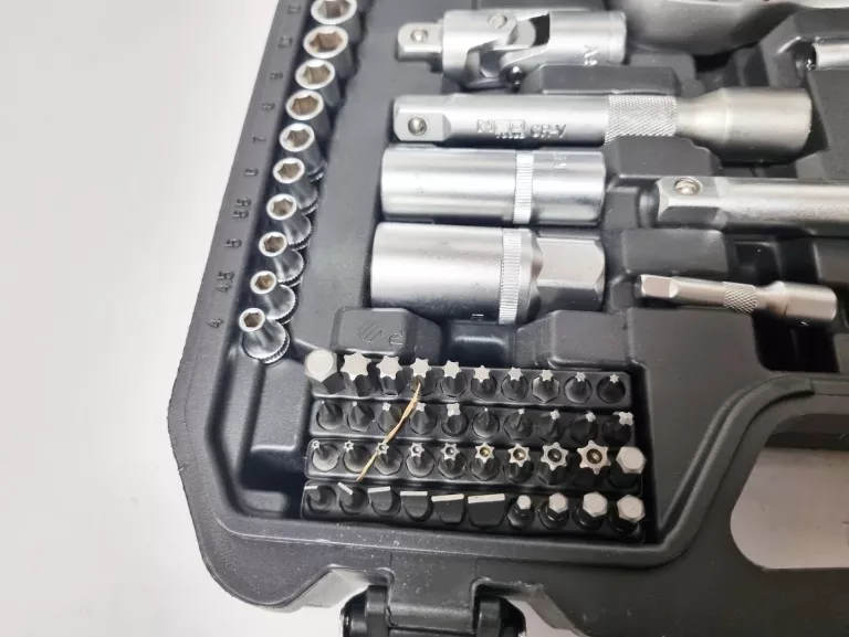 ZESTAW KLUCZY NEO TOOLS 100 ELEMENTÓW