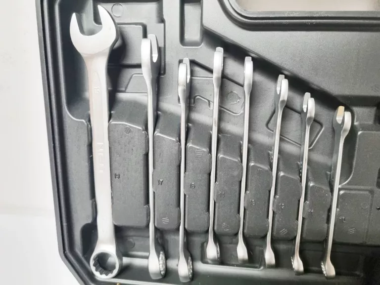 ZESTAW KLUCZY NEO TOOLS 100 ELEMENTÓW