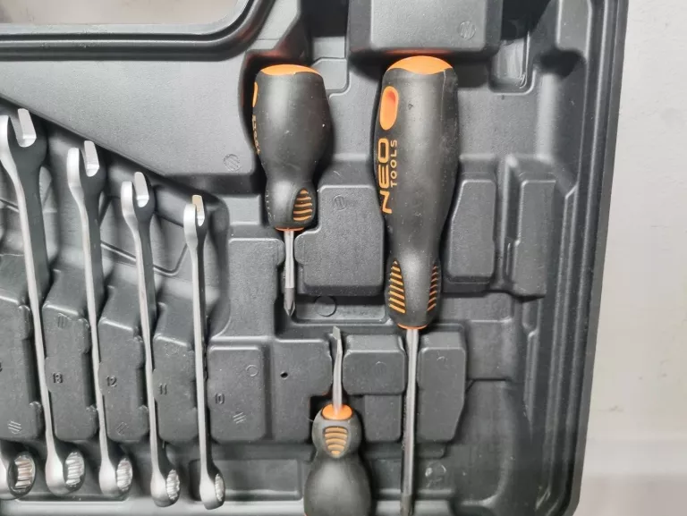 ZESTAW KLUCZY NEO TOOLS 100 ELEMENTÓW