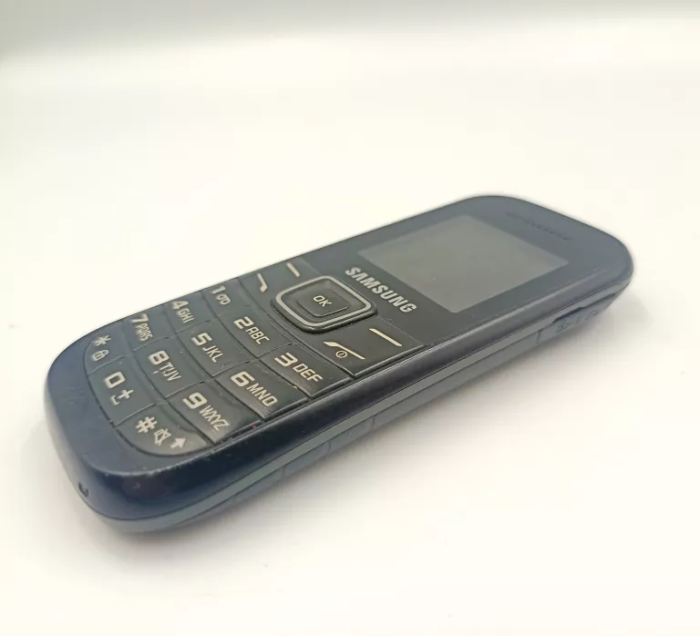 TELEFON SAMSUNG GT-E1200R + ŁADOWARKA