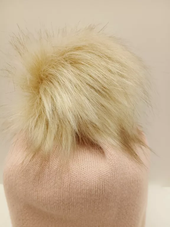 czapka-damska-zimowa-diverse-rozowa-z-pomponem-stan-11323-238058