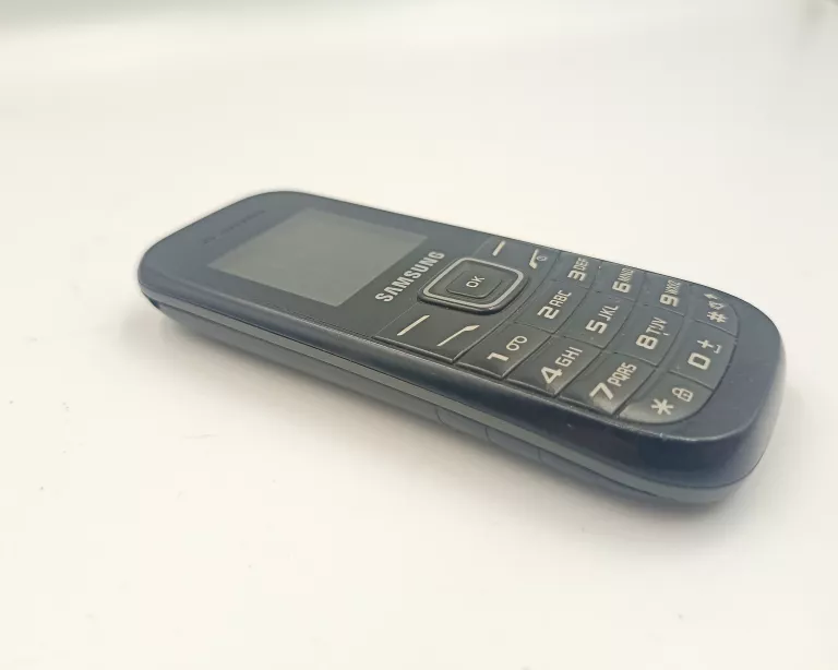 TELEFON SAMSUNG GT-E1200R + ŁADOWARKA