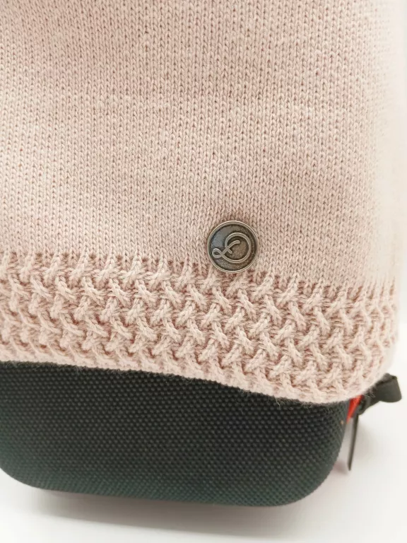 czapka-damska-zimowa-diverse-rozowa-z-pomponem-ean-gtin-5905700128618