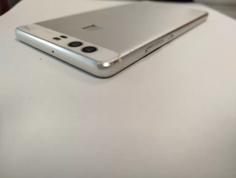 TELEFON HUAWEI P9 DELIKATNE PĘKNIĘCIA