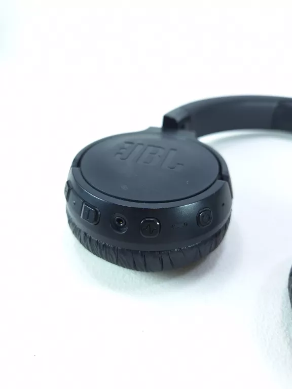 SŁUCHAWKI NAUSZNE JBL T660BTNC ANC + KABEL W WORECZKU