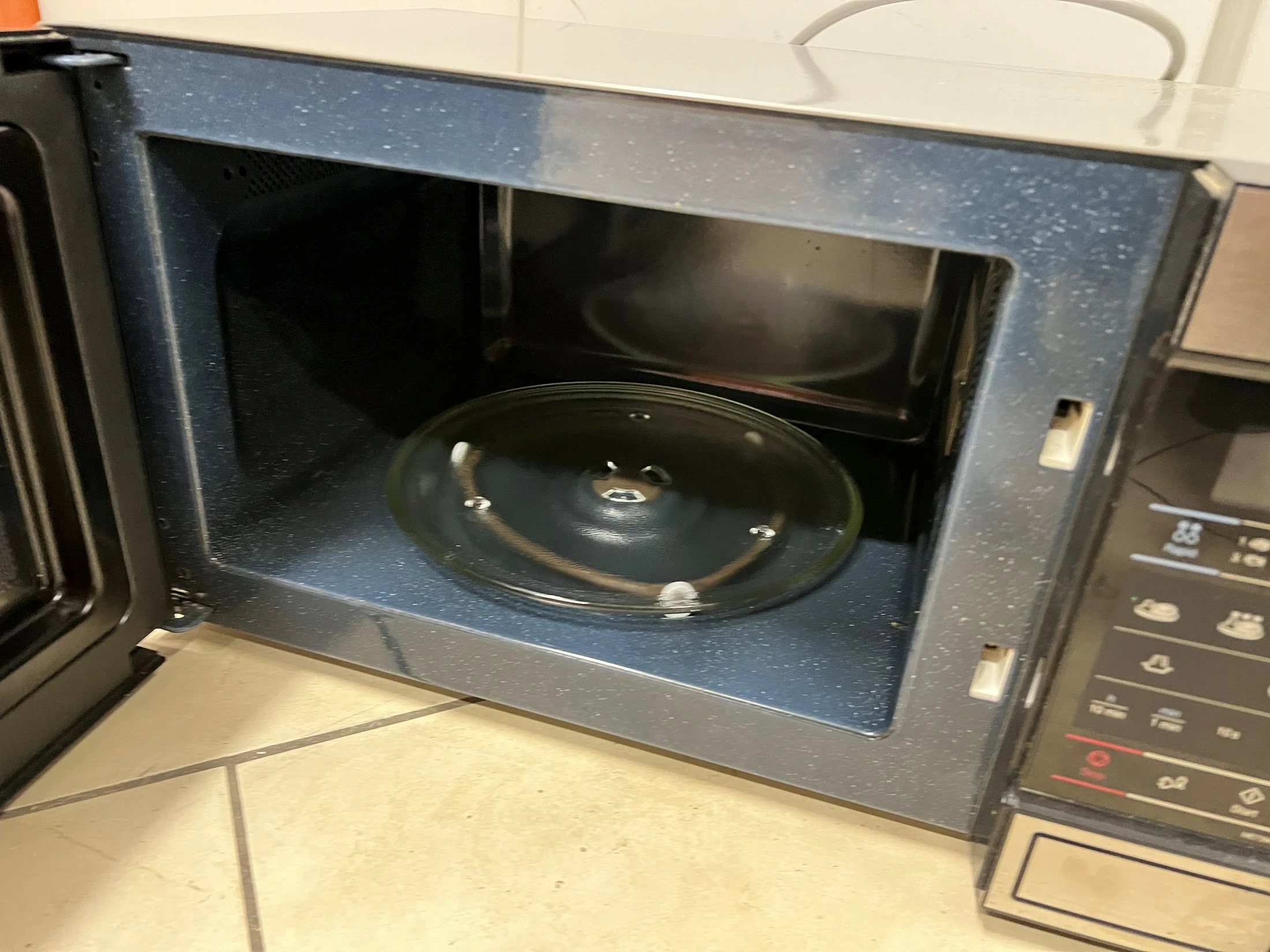 kuchenka-mikrofalowa-samsung-me73m-moc-mikrofal-1150