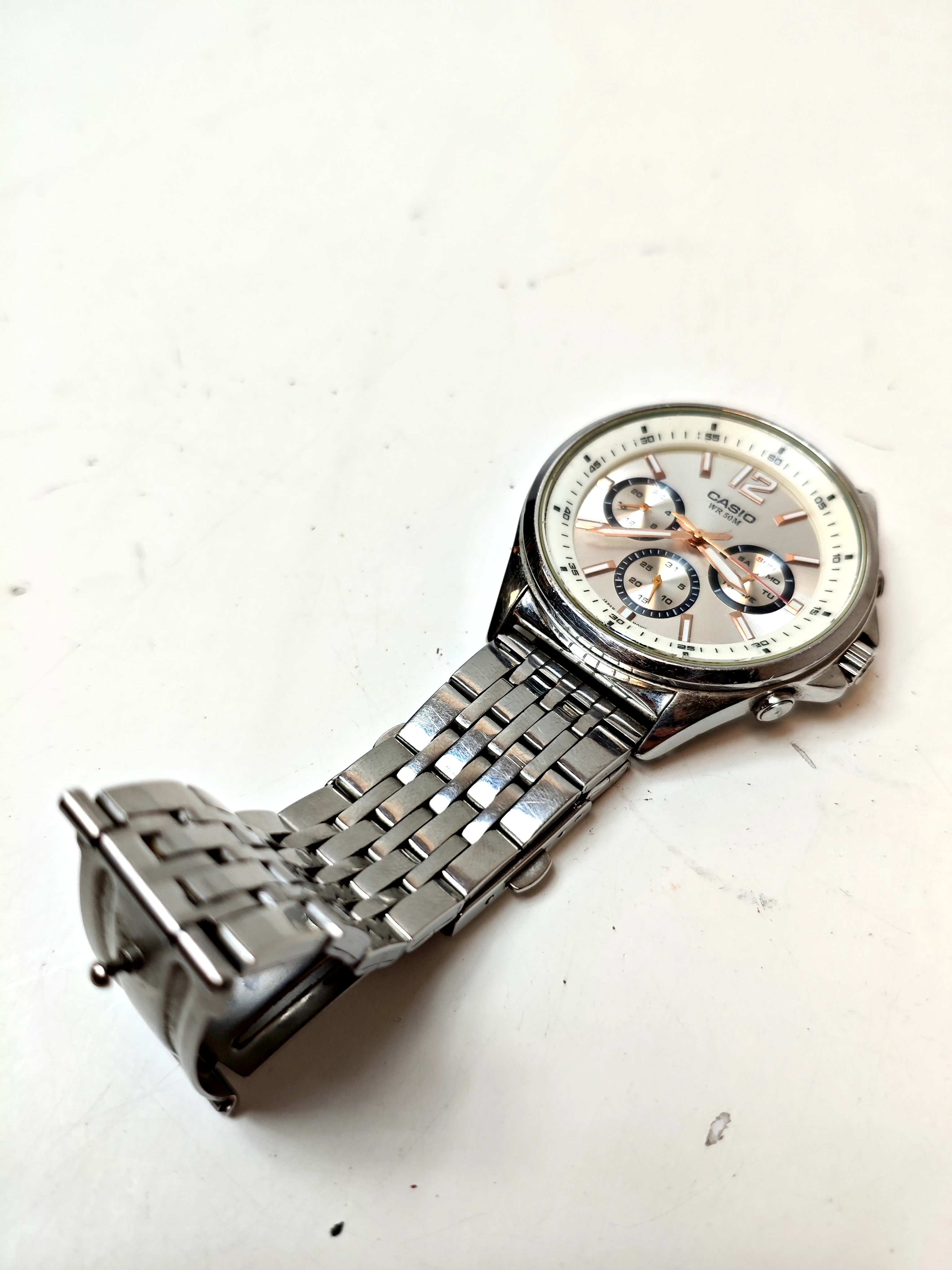 zegarek-casio-mtp-e303-troche-zarysowany-stan-11323-2