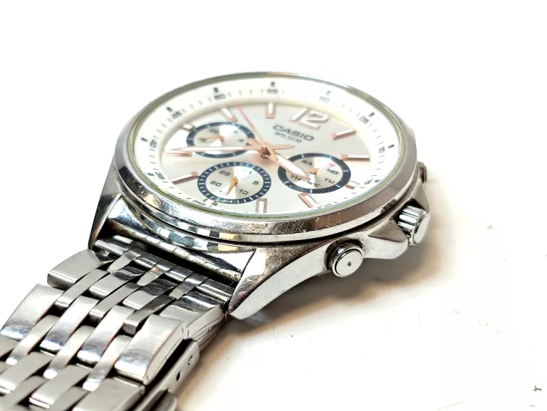 ZEGAREK CASIO MTP-E303 TROCHE ZARYSOWANY