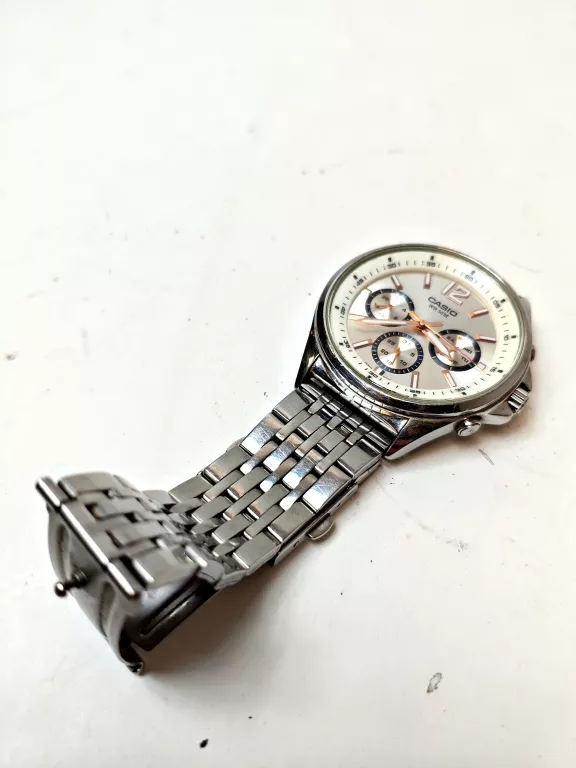 ZEGAREK CASIO MTP-E303 TROCHE ZARYSOWANY