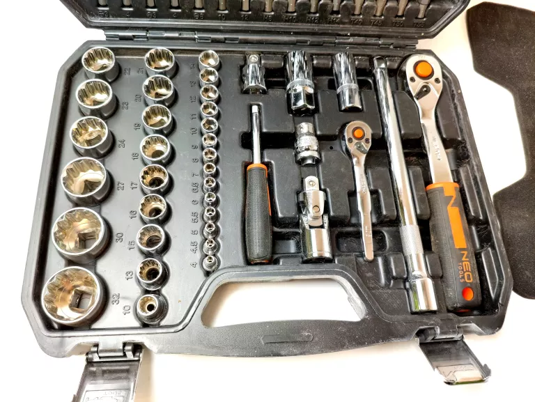 ZESTAW KLUCZY NEO TOOLS 86 PCS BRAKUJE NASADKI 13 I 17