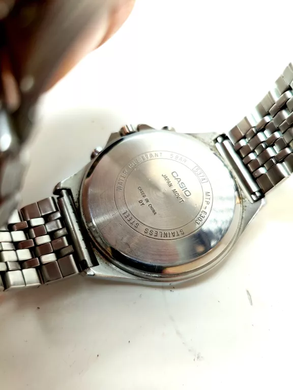 ZEGAREK CASIO MTP-E303 TROCHE ZARYSOWANY