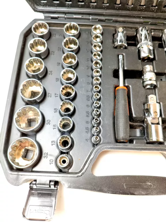 ZESTAW KLUCZY NEO TOOLS 86 PCS BRAKUJE NASADKI 13 I 17