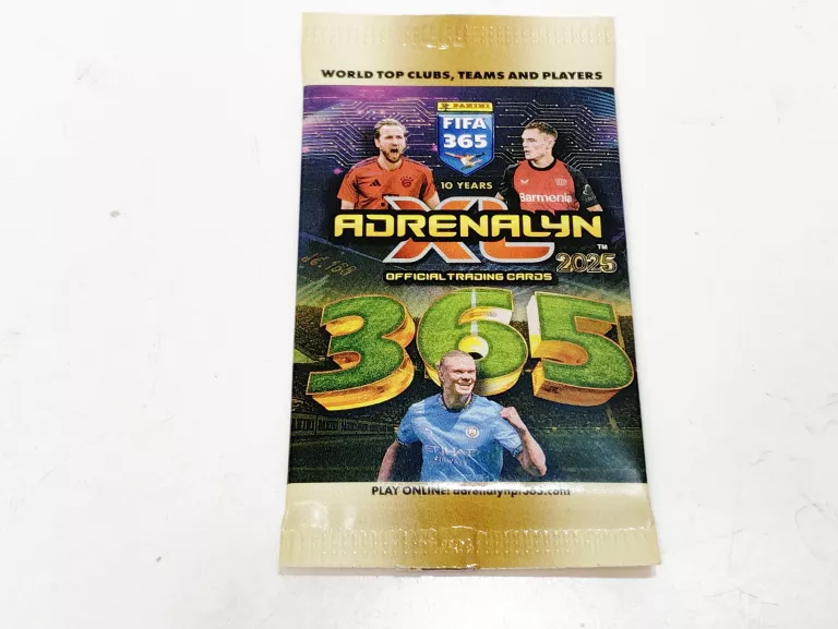 PANINI FIFA ADRENALYN XL 2025 SASZETKA Z KARTAMI 6 KART PIŁKARSKICH