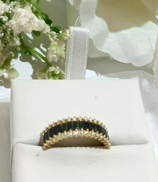 zloty-pierscionek-z-czarnymi-kamieniami-pr585-r16-ean-gtin-5905868206173