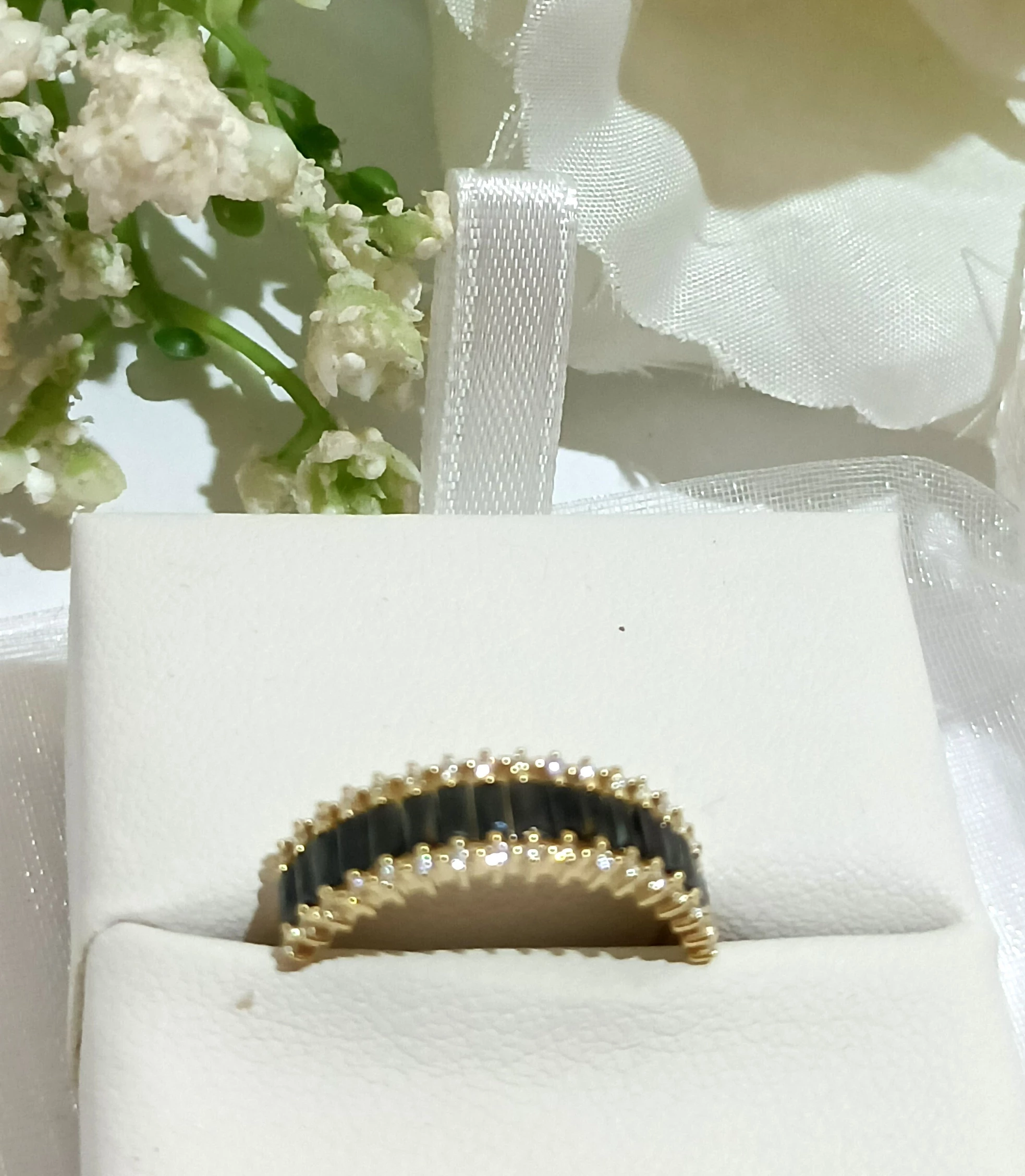 zloty-pierscionek-z-czarnymi-kamieniami-pr585-r16-ean-gtin-5905868206173