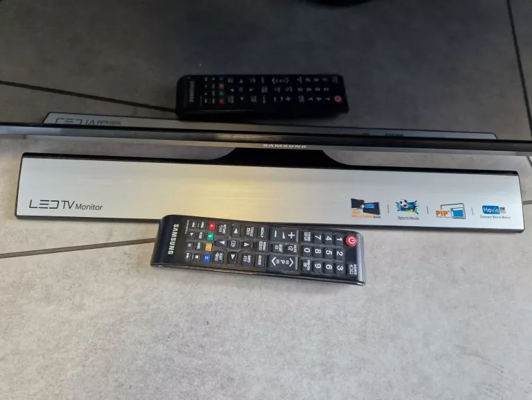 TELEWIZOR SAMSUNG T28E310 + PILOT