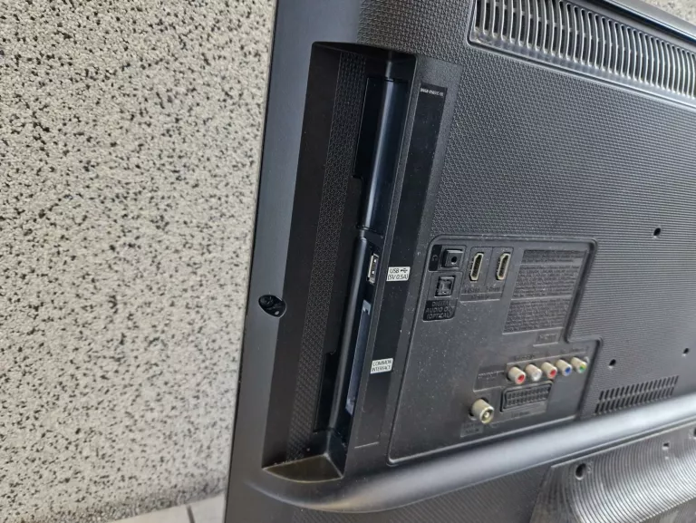TELEWIZOR SAMSUNG T28E310 + PILOT