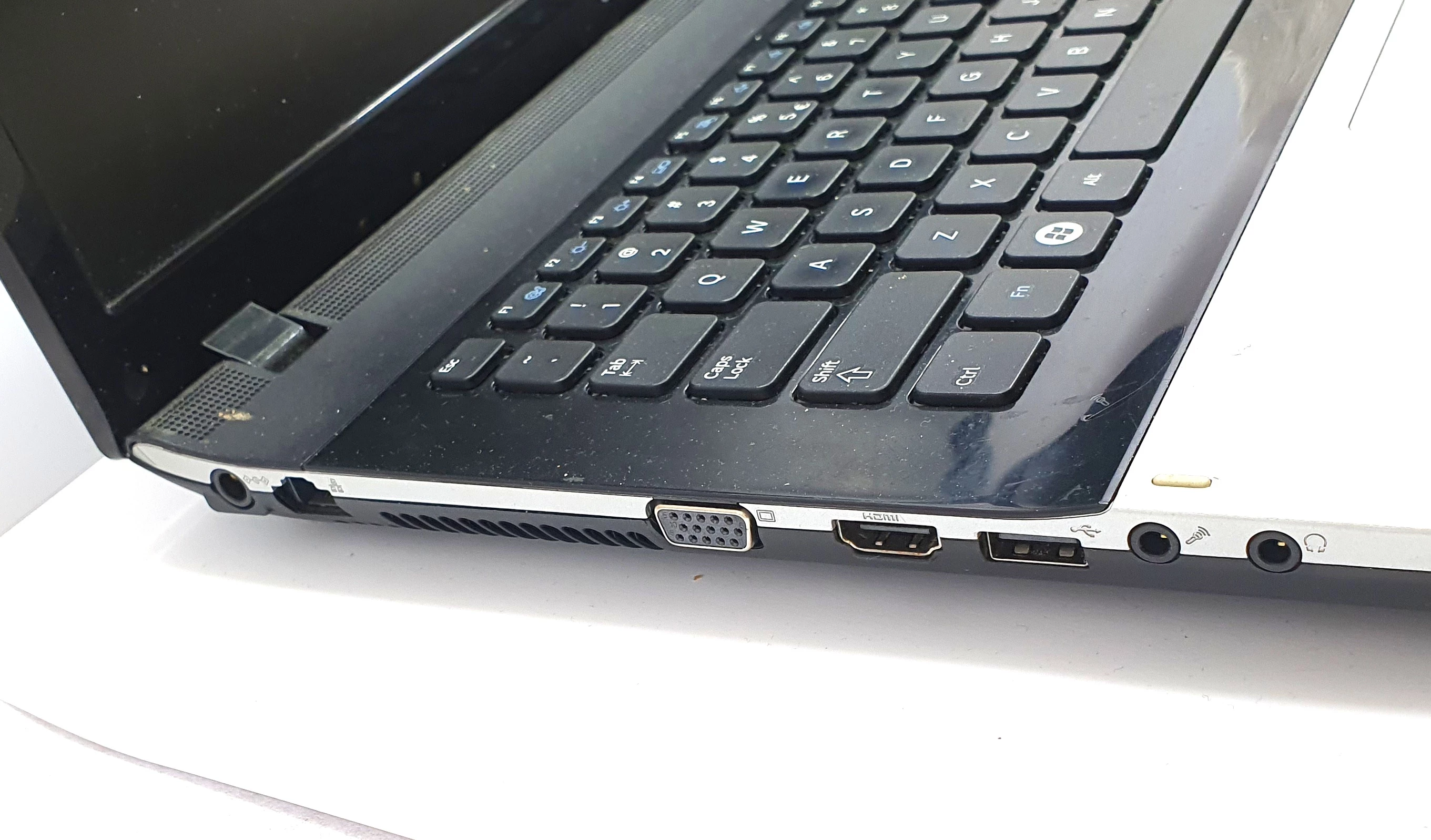 laptop-samsung-305e-np305e7a-6-gb-ram-dysk-120-gb-procesor-amd-przekatna-ekranu-173