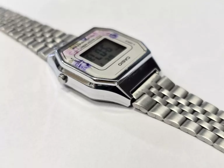 ZEGAREK CASIO LA680W