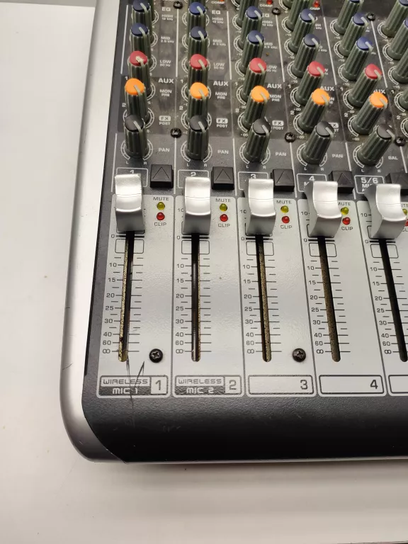 MIKSER BEHRINGER XENYX Q1204USB 12 - KANAŁOWY+OKABLOWANIE