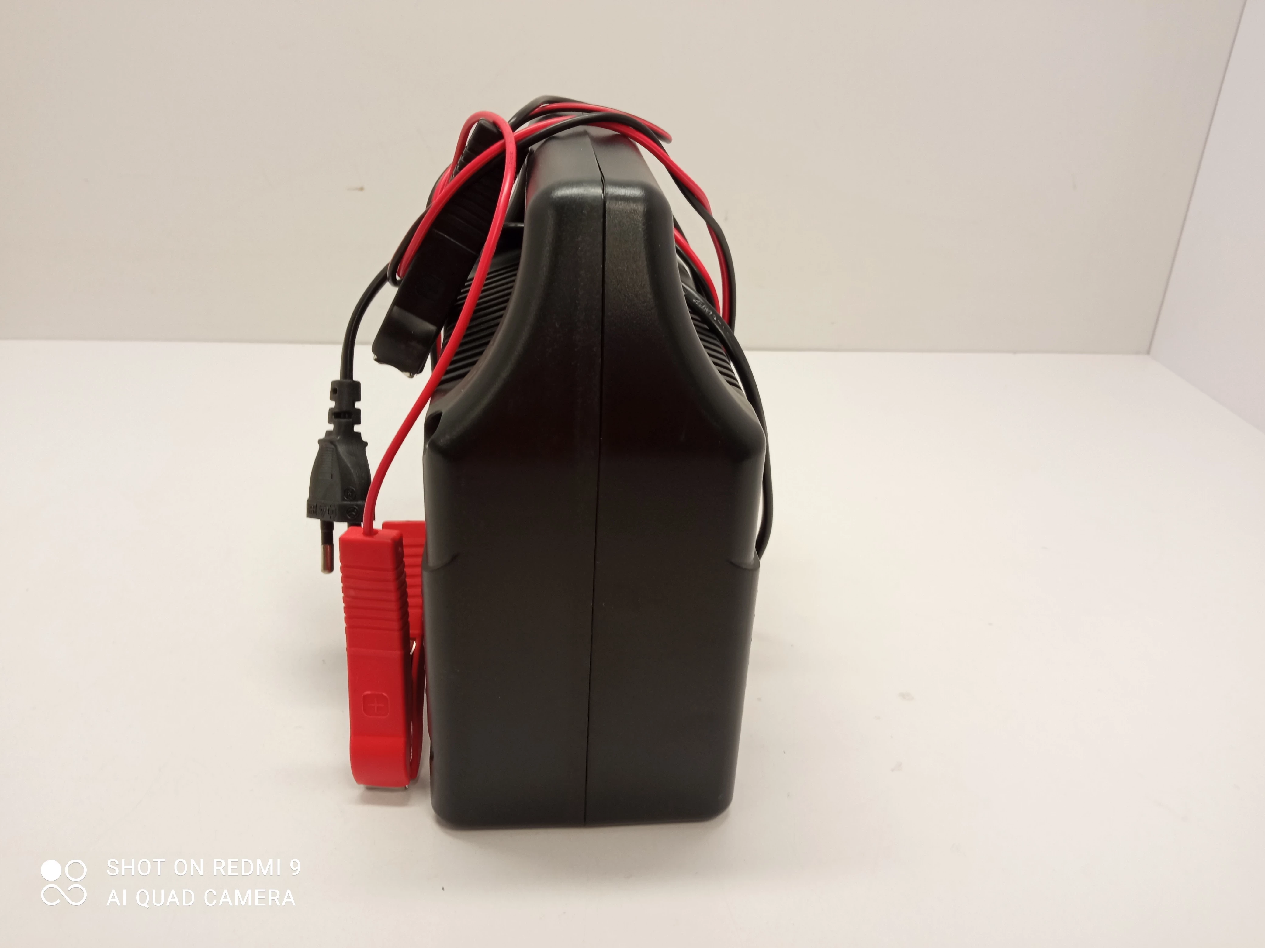 prostownik-12v6v-6a-cewskaznik-naladowania-akuml-pud-stan-11323-2