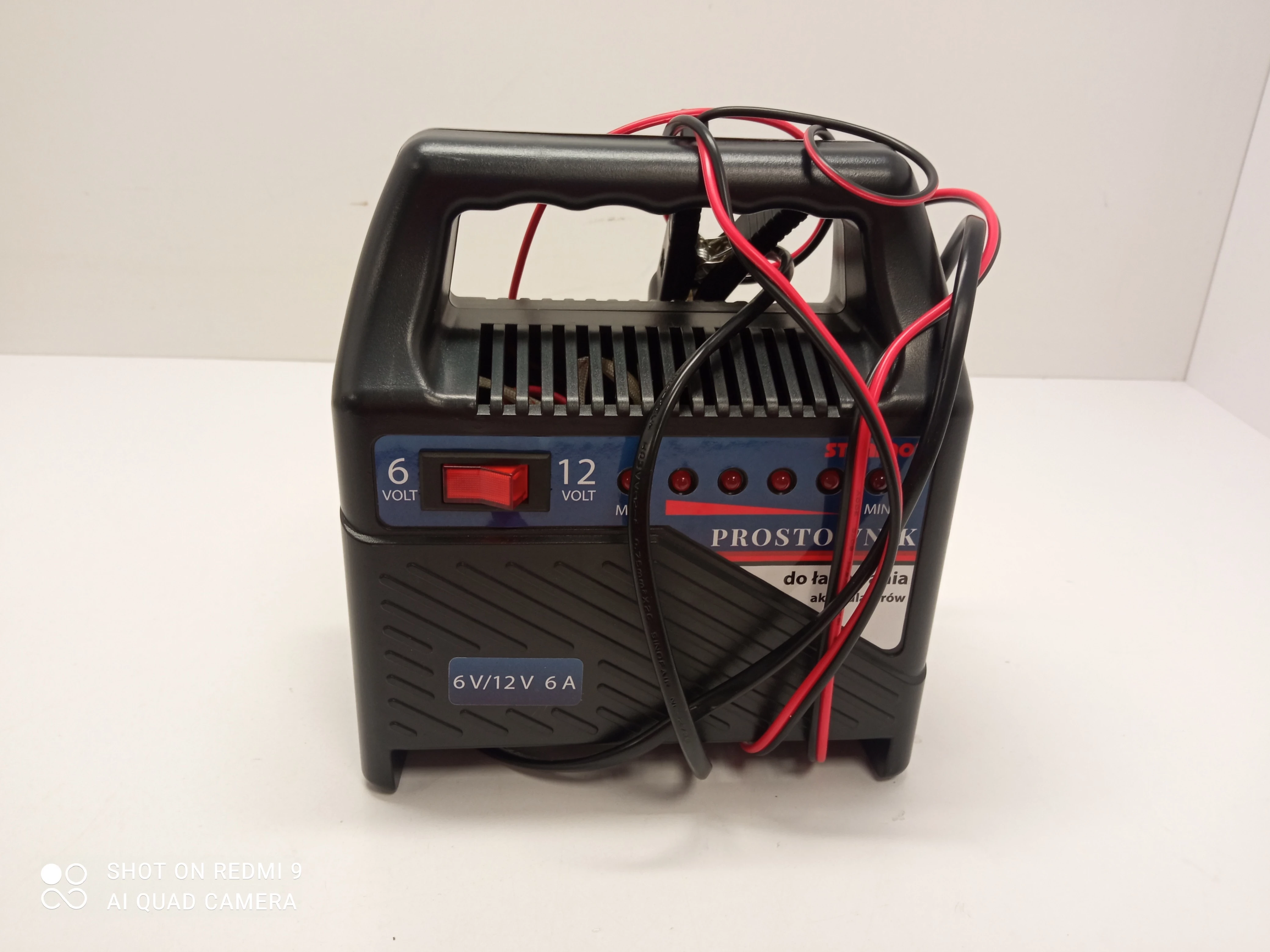 prostownik-12v6v-6a-cewskaznik-naladowania-akuml-pud-natezenie-maksymalne-600