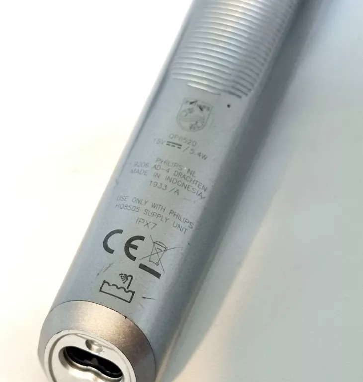 GOLARKA PHILIPS ONEBLADE PRO QP6520/20 Z ŁADOWARKĄ