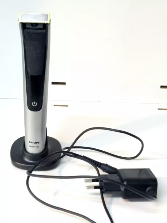 GOLARKA PHILIPS ONEBLADE PRO QP6520/20 Z ŁADOWARKĄ