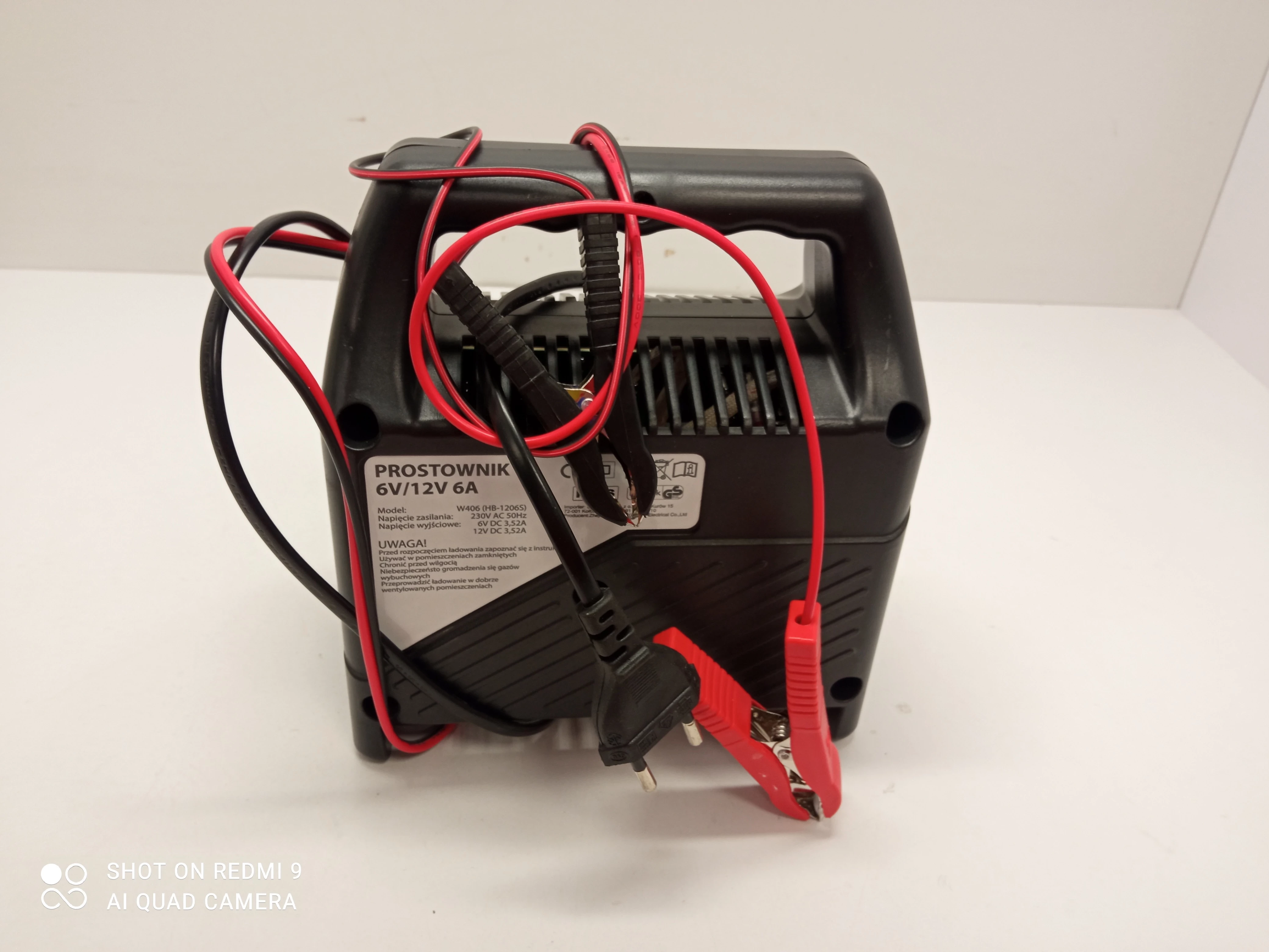 prostownik-12v6v-6a-cewskaznik-naladowania-akuml-pud-model-exclusive-6-diod