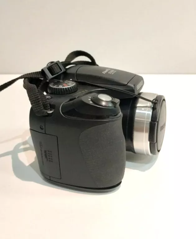 APARAT FUJIFILM FINEPIX S5700 ETUI