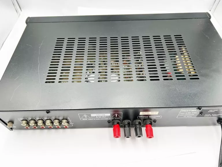 WZMACNIACZ ROTEL RA-810A