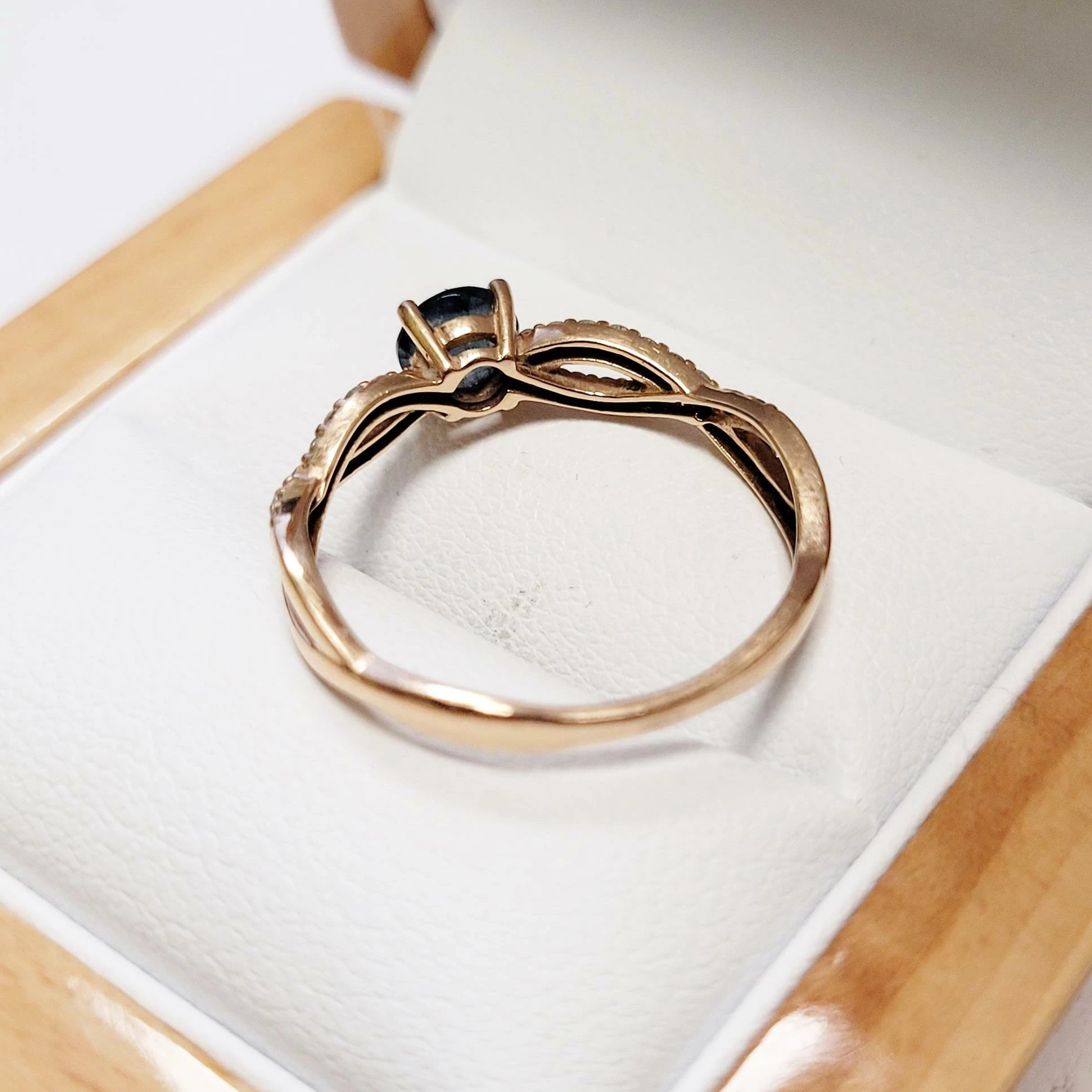 zloty-pierscionek-z-diamentami-i-topazem-yes-certyfikat-marka-226434-1149069