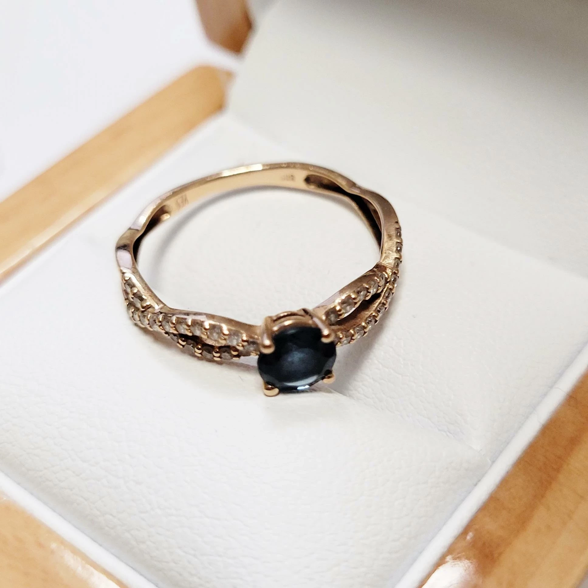 zloty-pierscionek-z-diamentami-i-topazem-yes-certyfikat-material-15835-2