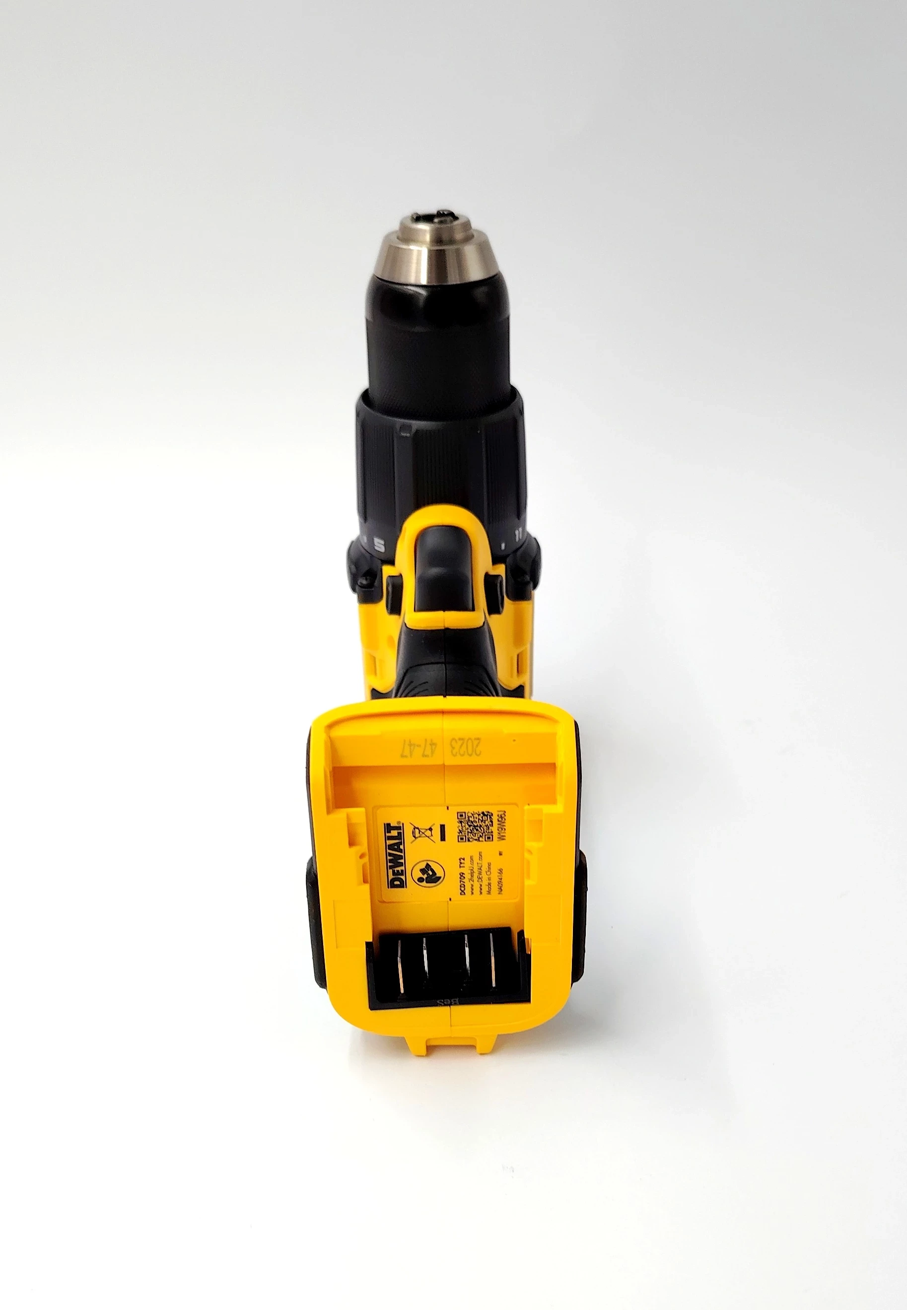 2-biegowa-wiertarko-wkretarka-udarowa-dewalt-dcd709n-pojemnosc-akumulatora-000