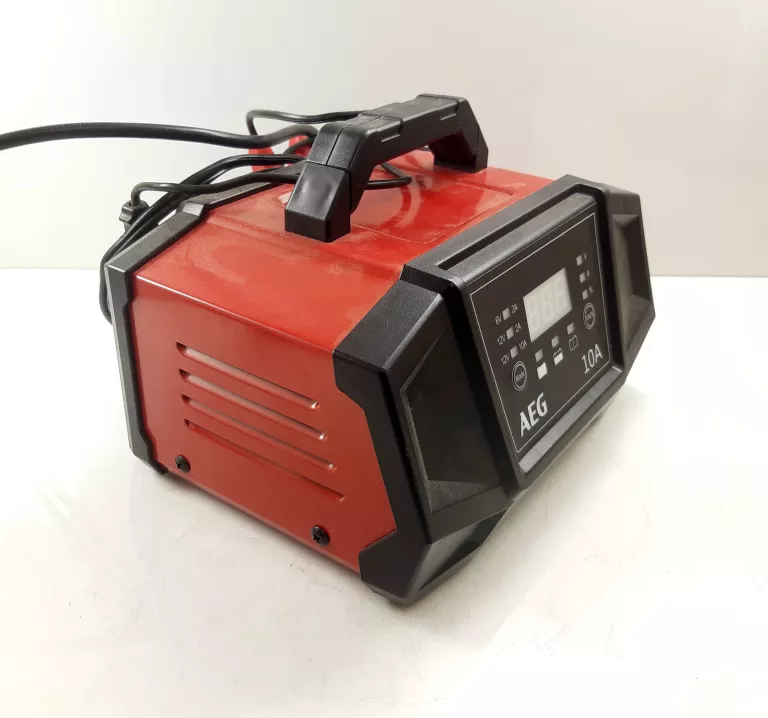 PROSTOWNIK DO AKUMULATORA AEG 158008 10A 12V