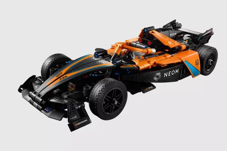 LEGO TECHNIC 42169 NEOM MCLAREN FORMULA E RACE CAR