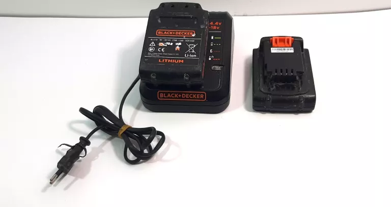 ŁADOWARKA BLACK + DECKER WRAZ Z 2 AKU LITHIUM 18V